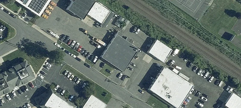 Automotive Industrial Facility with 5 Doors