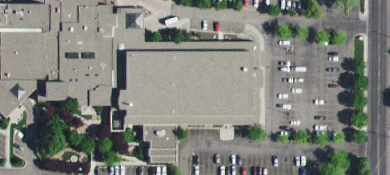 Multi-Room Retail Building