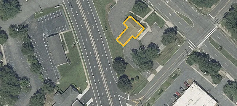 Auto Repair Shop with 3 Bays