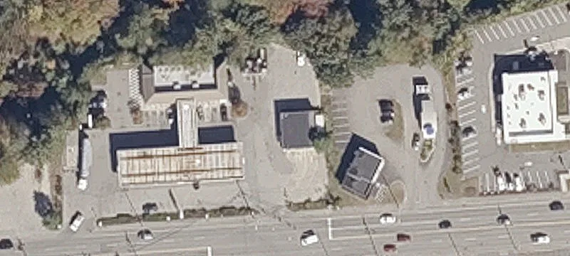 Retail Commercial Building with Signal Access