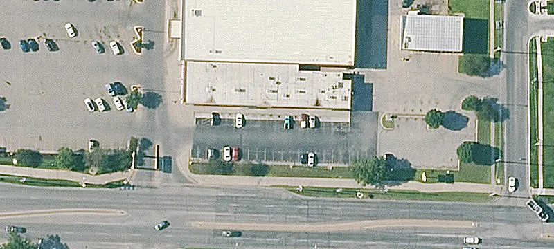 Retail Pad in Grocery Parking Lot