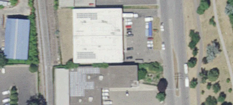 Single-Tenant Industrial Building with Loading