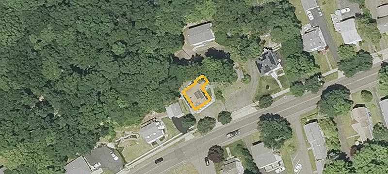 Retail Building with Signal Access