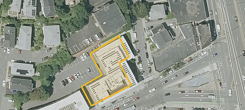 Retail Storefront with Extensive Frontage