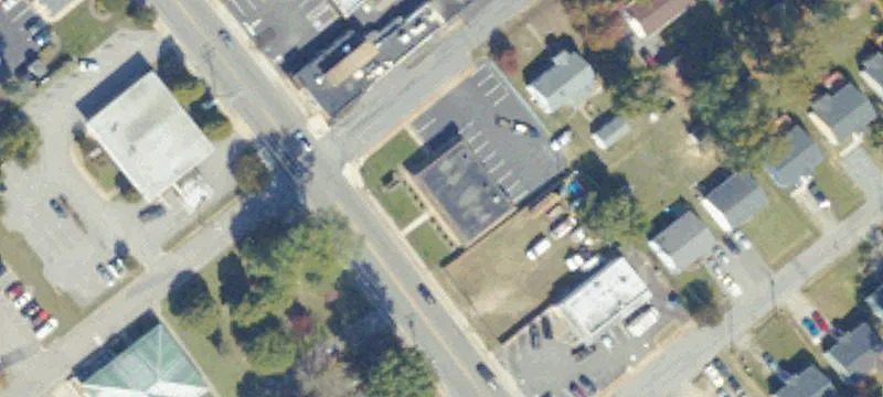 Office-Retail Building with Multiple Entrances