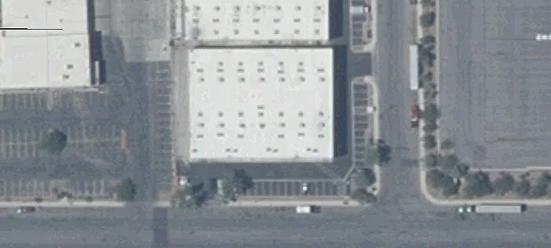 Warehouse with 1-Grade Door
