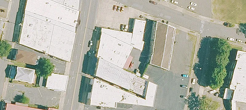 Mixed-Use Building with Drive-Through Courtyard