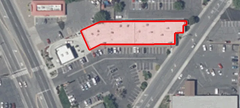 Retail Corner Space in Shopping Center
