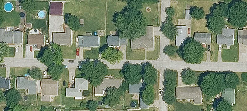 Convenience Store and Garage Parking