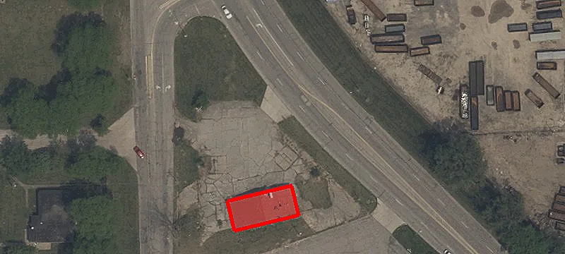 Retail Building with Large Lot