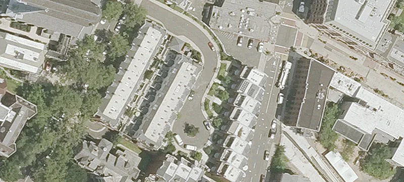 Remodeled End-Unit Townhouse Condo