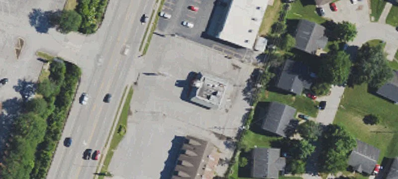 Two-Frontage Retail/Office Building