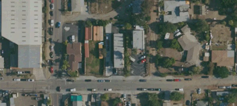 Two-Story 6-Unit Apartment Building