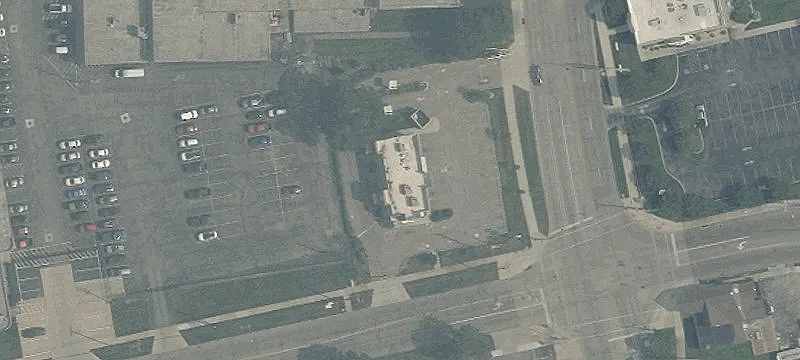 Dual Drive-Thru QSR Building