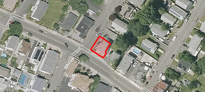 Side-By-Side Brick 5-Unit Building
