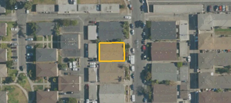 Four-Unit Single-Story Apartment Building