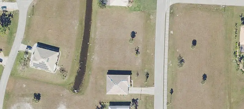 Residential Building Lot in Community