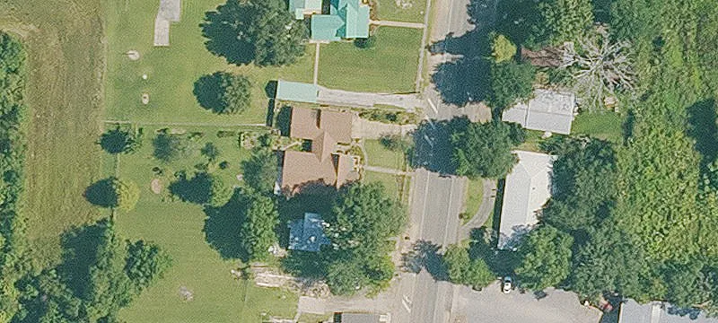 Vacant Drive-Through Restaurant Building