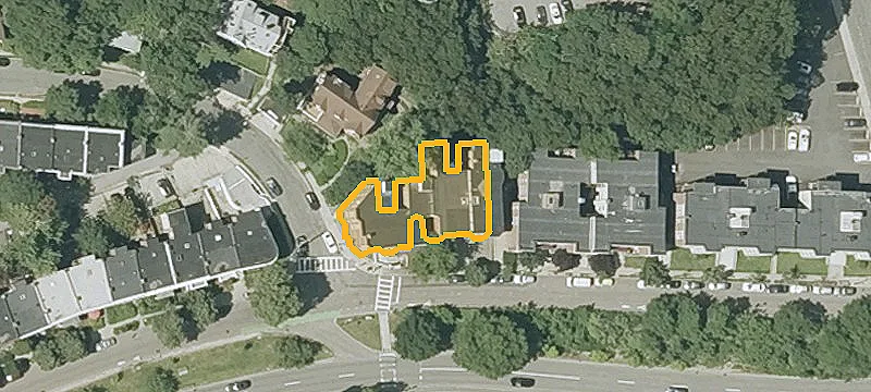 4-Bedroom Apartment with Back Porch