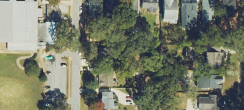 Renovated 2BR Duplex with Fenced Yard