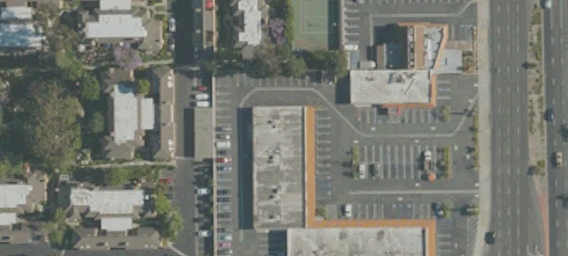 Inline Retail Space in Shopping Center