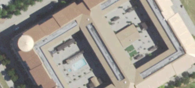 Mixed-Use Retail at Luxury Apartments