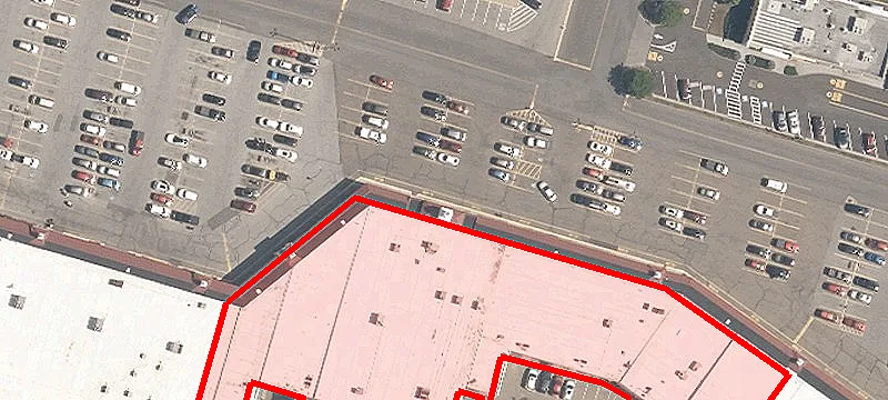 Inline Retail Space in Shopping Center