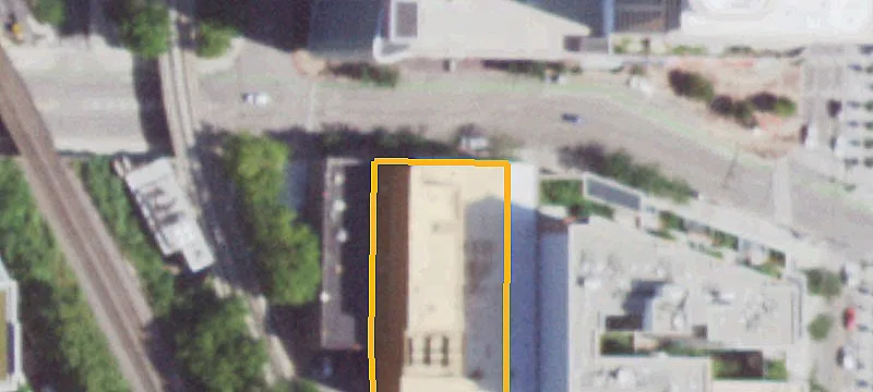 Office Space with Flexible Floorplans