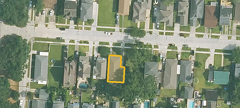 Lakeview Duplex With Off-Street Parking