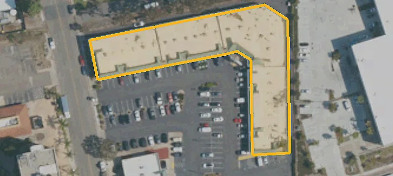 Retail Shop Space at Signalized Intersection
