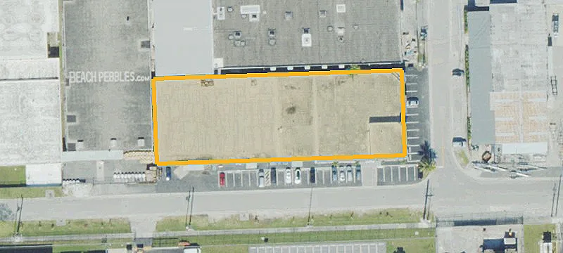 Dock-High Warehouse with 15' Clear