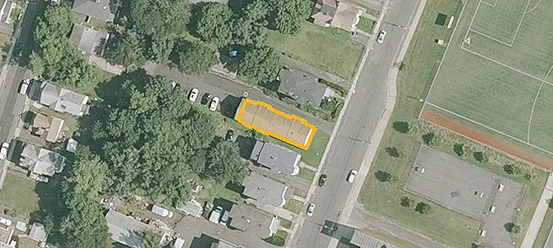 Townhouse-Style Rental with Garage