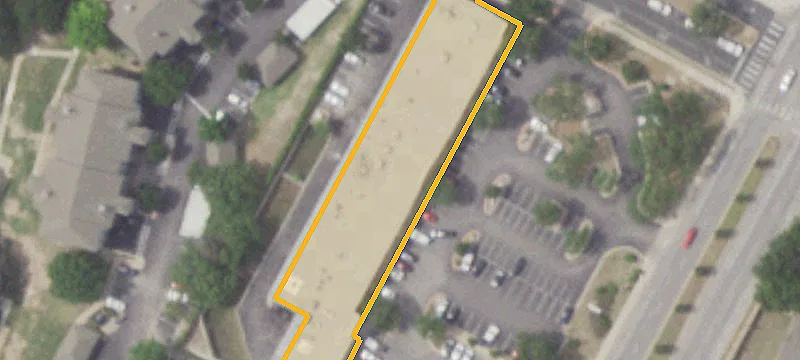 Retail Suite at Signalized Intersection