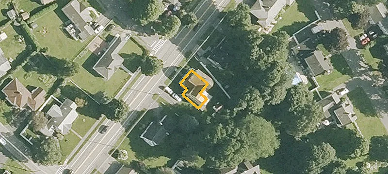Two-Family Apartment with Backyard