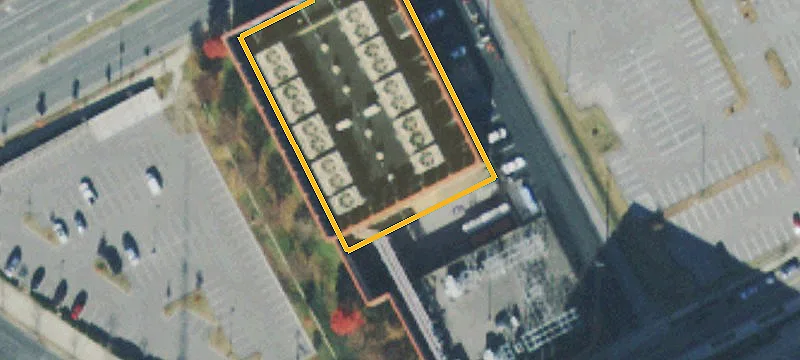 Office Building with Efficient Floor Plates