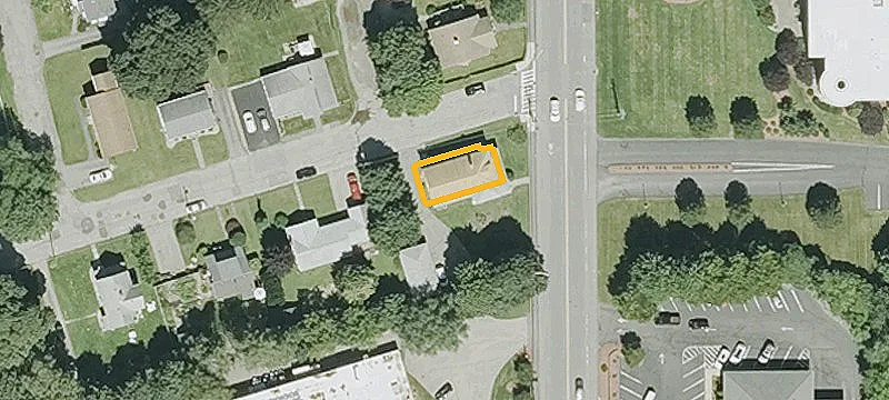 Spacious 2BR Apartment with Yard
