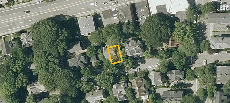 Five-Bedroom Apartment with Assigned Parking