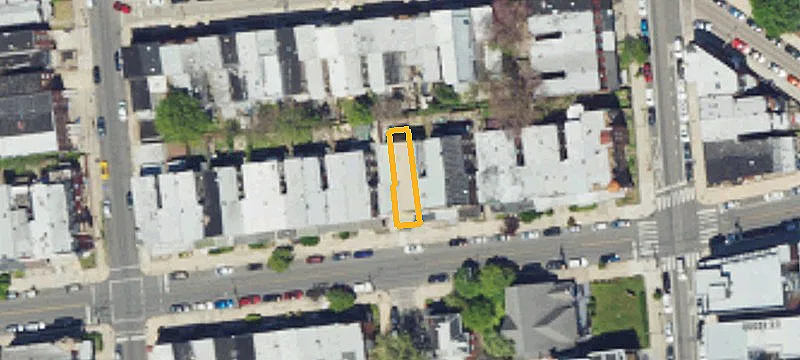 End-Row Triplex With Central Air