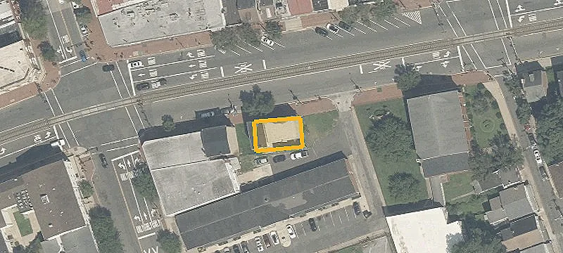4-Unit Mixed-Use Building