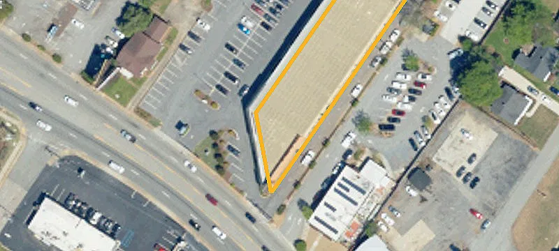 Retail Suite in Busy Shopping Center