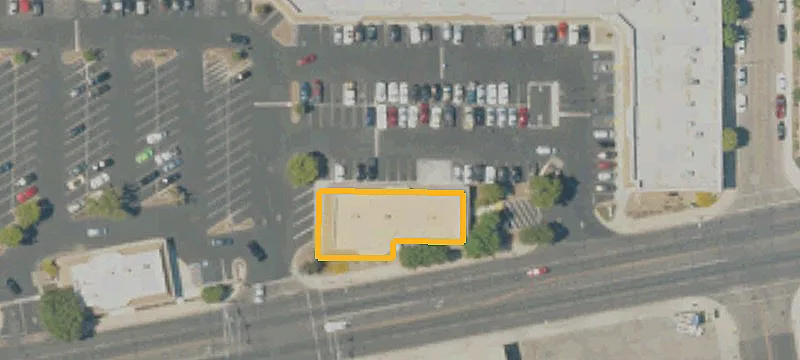 Retail Space in Heritage Plaza