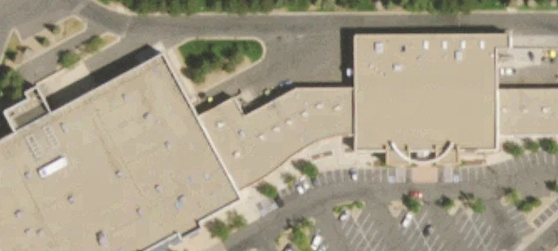 Retail Suites in Busy Center