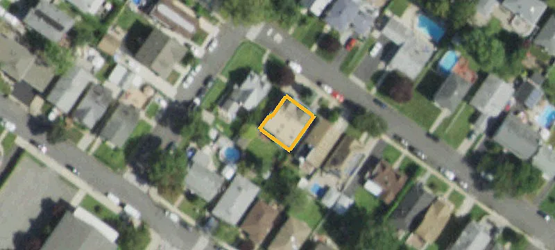 Detached Two-Family Home with 6/6 Layout
