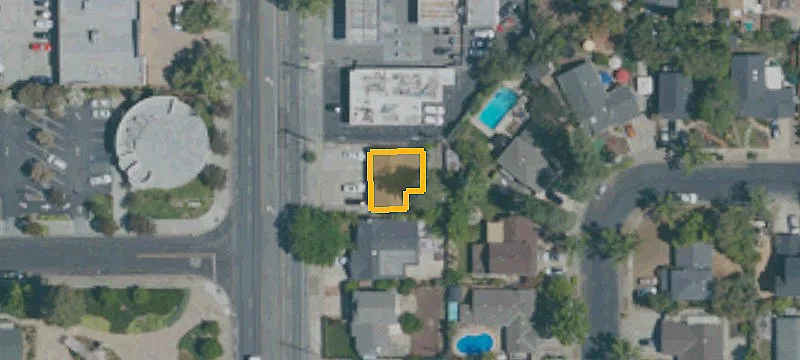 Freestanding Office Building with Amenities