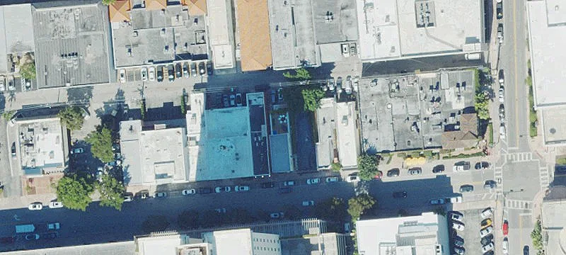 Multi-Entrance Retail Office Building