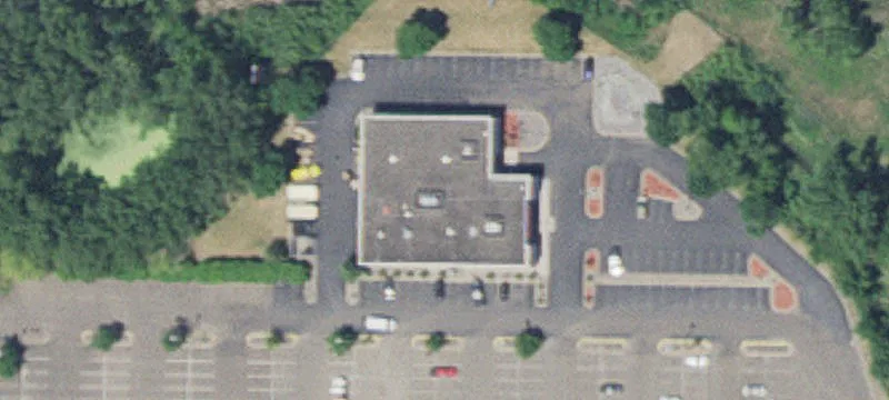 Automotive Service Storefront with Turn Lane
