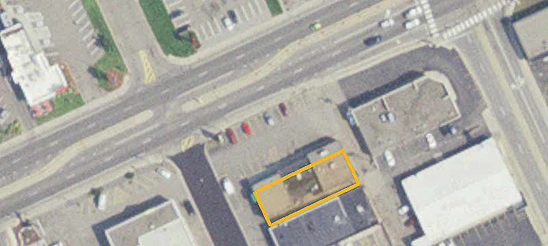 Retail Storefront in Three-Tenant Center
