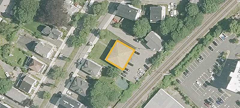 Garden-Style Apartment with Parking