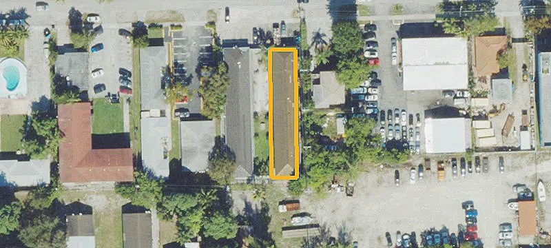 Fenced 1-Bedroom Apartment with Parking
