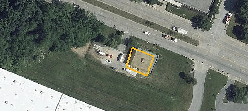 Warehouse with 6 Loading Docks